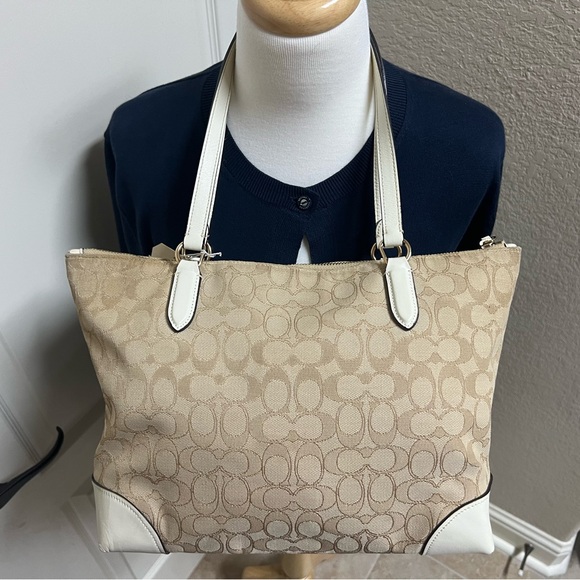Coach Cream and White Shoulder Bag with Signature Monogram - Picture 2 of 13